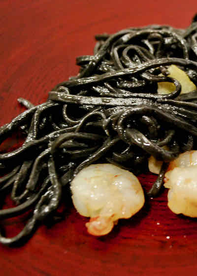 Spaguettis negros con gambas marta font merino